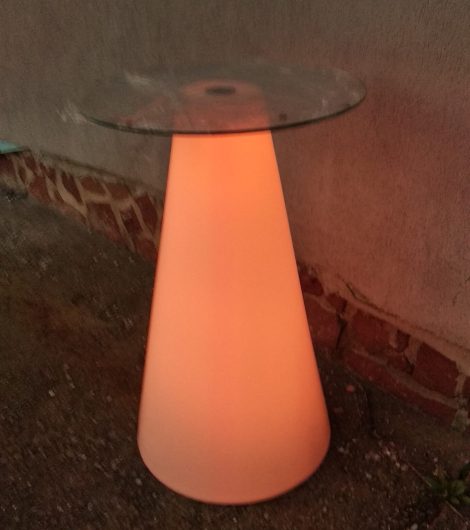 Коктейлна маса Lea с променящи се LED цветове - оранжево