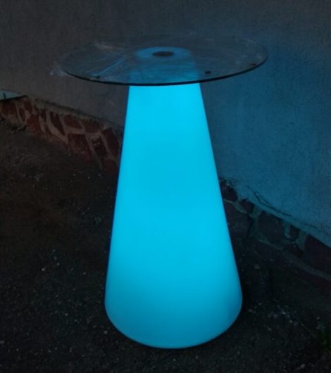 Коктейлна маса Lea с променящи се LED цветове - синьо