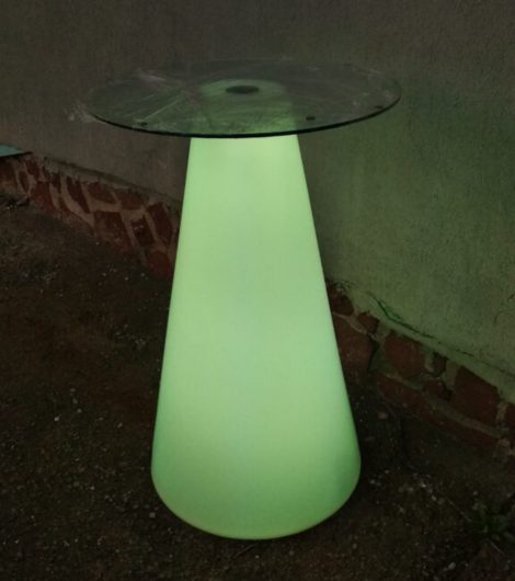Коктейлна маса Lea с променящи се LED цветове - жълто
